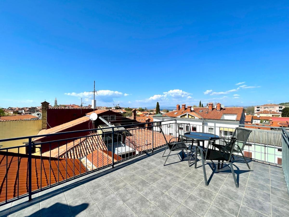 Happy Casa Isola Attico Apartment Изола Екстериор снимка