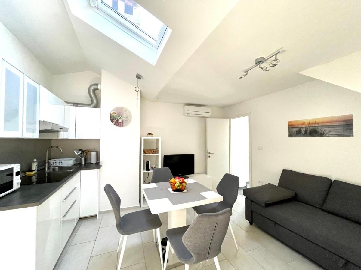 Happy Casa Isola Attico Apartment Изола Екстериор снимка