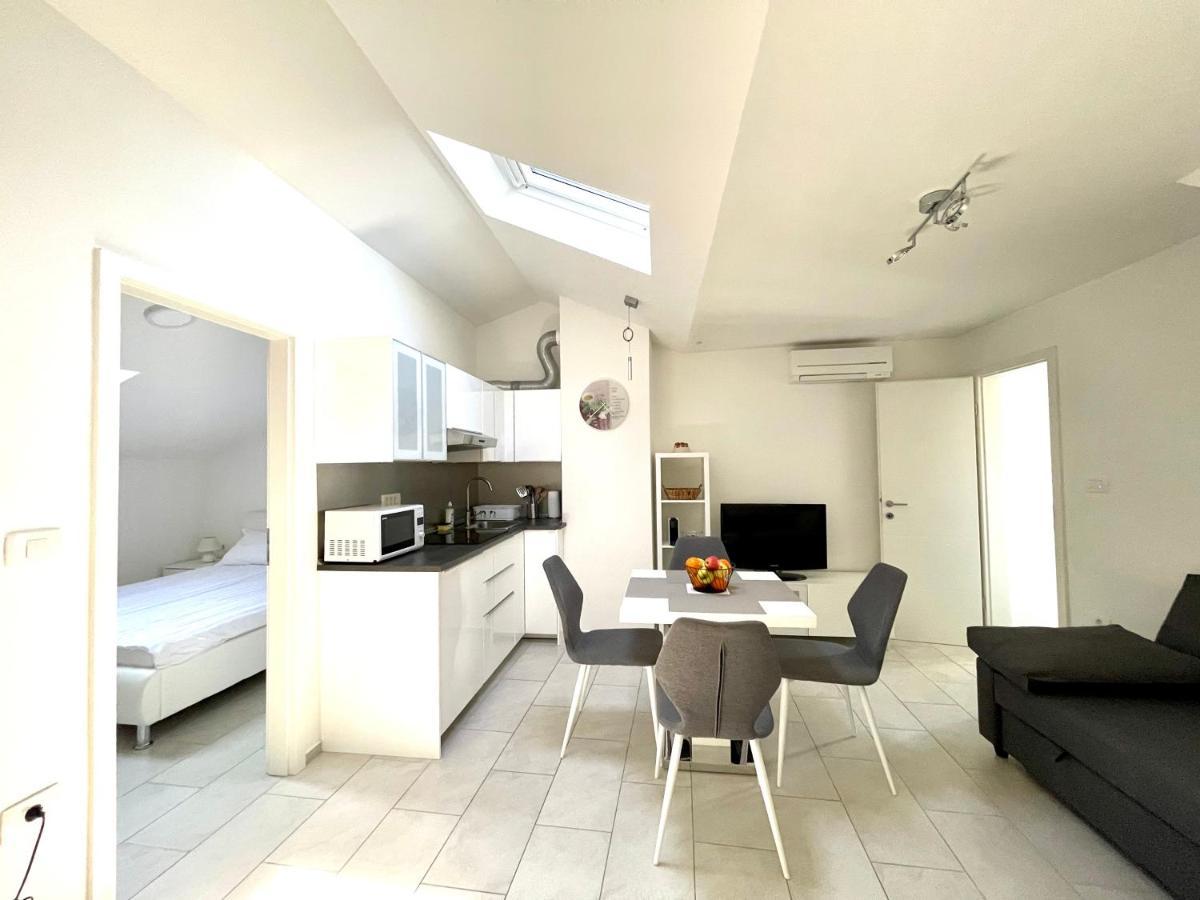 Happy Casa Isola Attico Apartment Изола Екстериор снимка