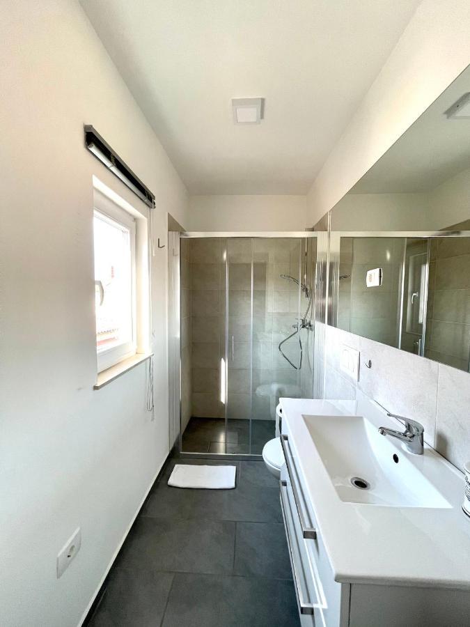 Happy Casa Isola Attico Apartment Изола Екстериор снимка